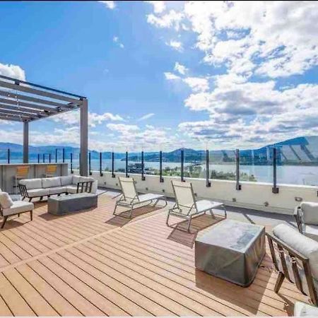 Amazing Brand New Lakeview Condo Downtown Κελόουνα  Εξωτερικό φωτογραφία