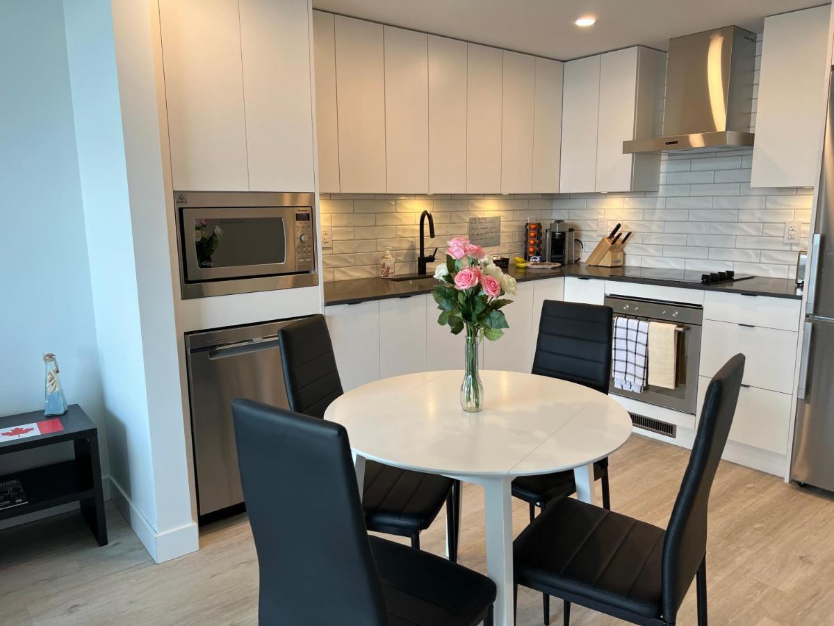 Amazing Brand New Lakeview Condo Downtown Κελόουνα  Εξωτερικό φωτογραφία