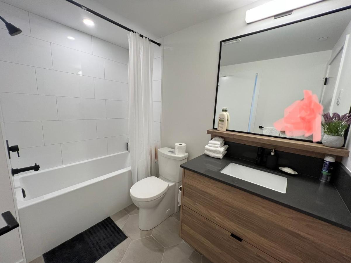 Amazing Brand New Lakeview Condo Downtown Κελόουνα  Εξωτερικό φωτογραφία