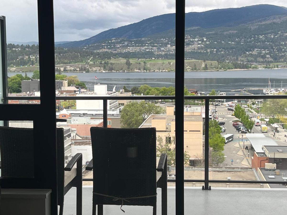 Amazing Brand New Lakeview Condo Downtown Κελόουνα  Εξωτερικό φωτογραφία