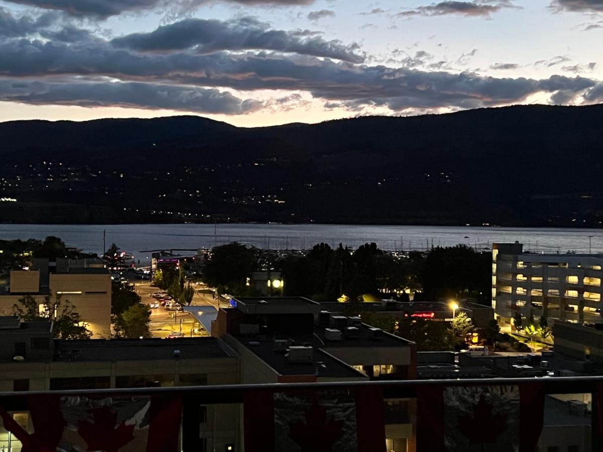 Amazing Brand New Lakeview Condo Downtown Κελόουνα  Εξωτερικό φωτογραφία