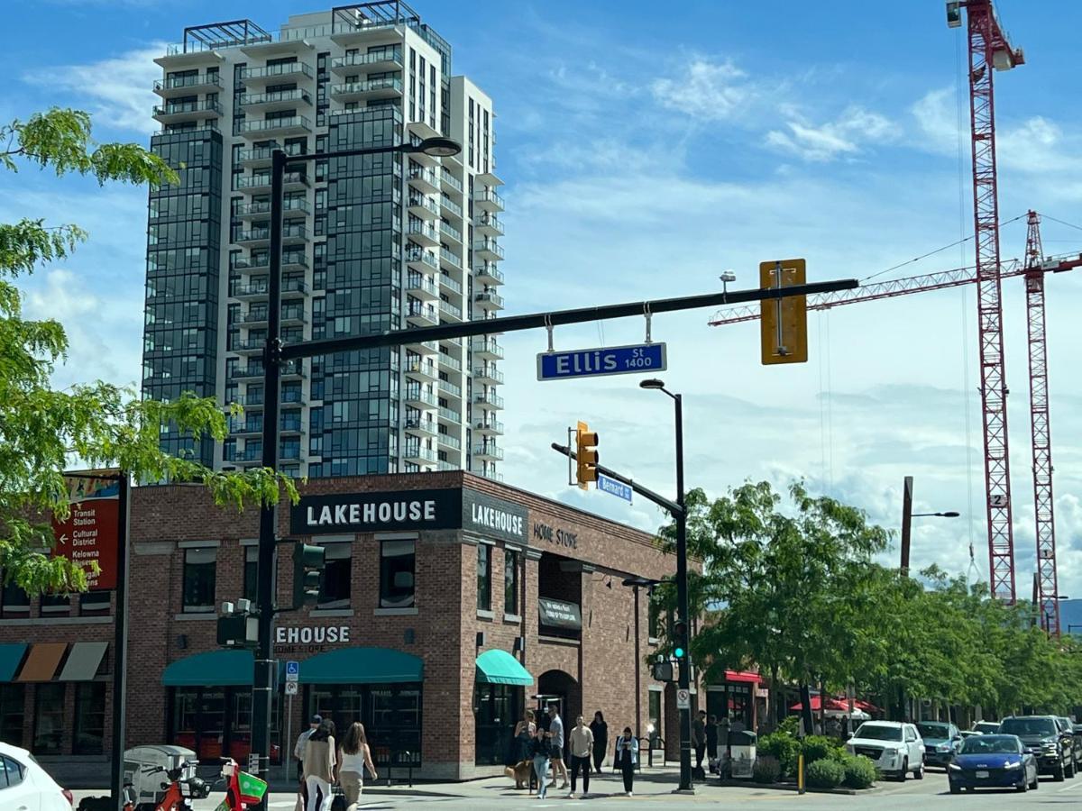 Amazing Brand New Lakeview Condo Downtown Κελόουνα  Εξωτερικό φωτογραφία