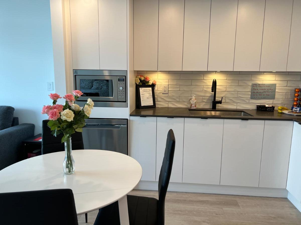 Amazing Brand New Lakeview Condo Downtown Κελόουνα  Εξωτερικό φωτογραφία