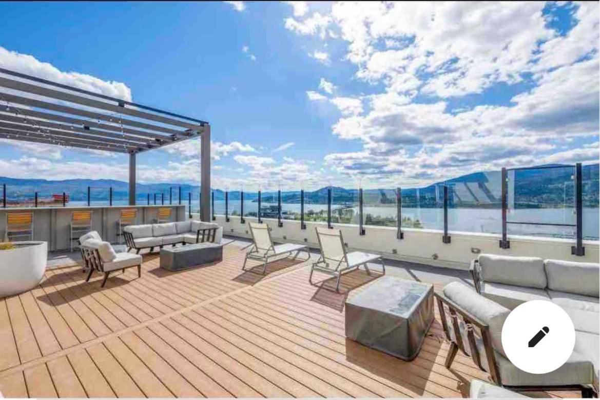 Amazing Brand New Lakeview Condo Downtown Κελόουνα  Εξωτερικό φωτογραφία